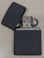 Original Zippo Feuerzeug - "Black Crackle" - Benzinfeuerzeug - Sturmfeuerzeug - Back Ice